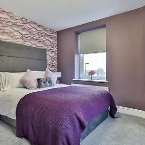 Luxury Spacious Pad With Games Sheffield